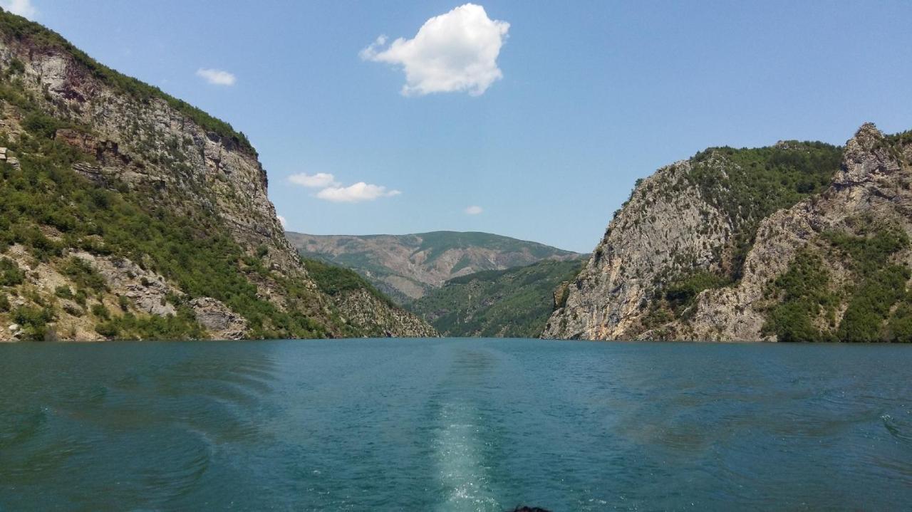Rozafa Ferry & Accommodation Koman Εξωτερικό φωτογραφία